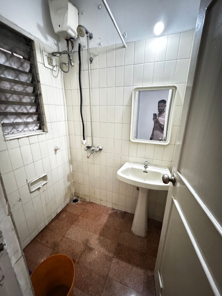 Bathroom, koregaon park 2 Bedroom 910 Sq.Ft. Apartment In Koregaon Park Pune 9587197