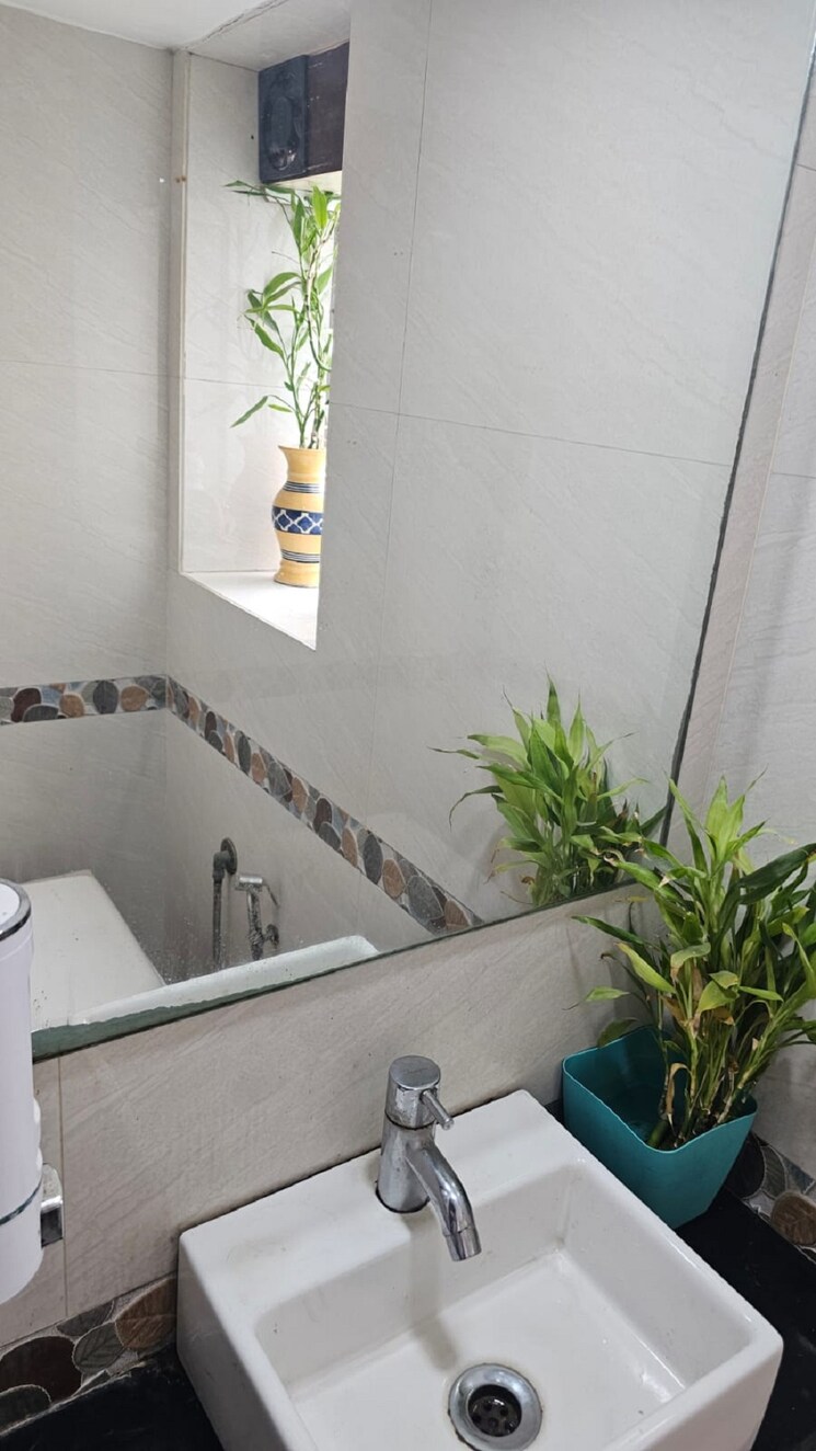 Bathroom, khar west 1 Bedroom 500 Sq.Ft. Apartment In Khar West Mumbai 9587192