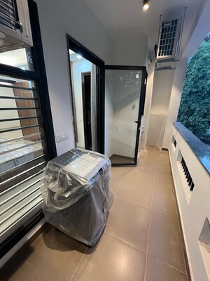 Balcony in 1 BHK Builder Floor at Ansal Sushant Lok I, Sector 43 – for Rent