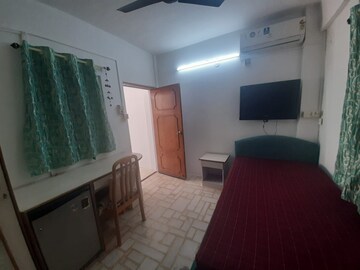 Room in 1 RK Apartment at Koregaon Park – for Rent