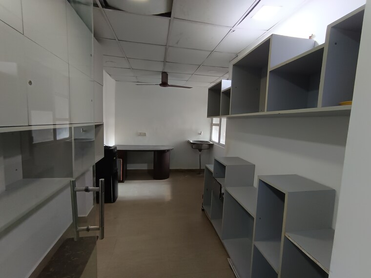 Team Area, sector 2 Commercial Office Space 2200 Sq.Ft. In Sector 2 Noida 9587516