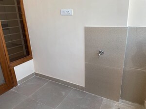 Room in 2.5 BHK Builder Floor at Amolik Residency, Sector 86 – for Rent