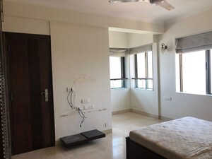 Room in 3 BHK Apartment at Bandra West – for Rent