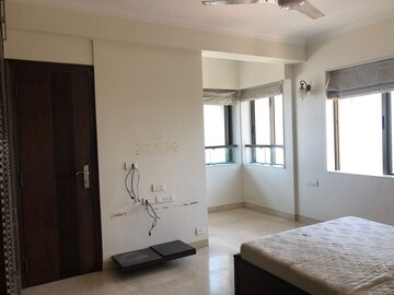 Room in 3 BHK Apartment at Bandra West – for Rent