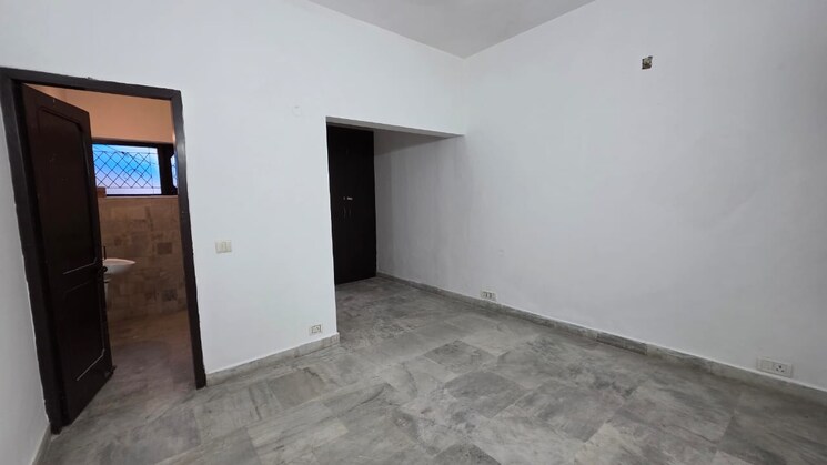 Room, saket 4 Bedroom 2000 Sq.Ft. Independent House In Saket Delhi 9587503