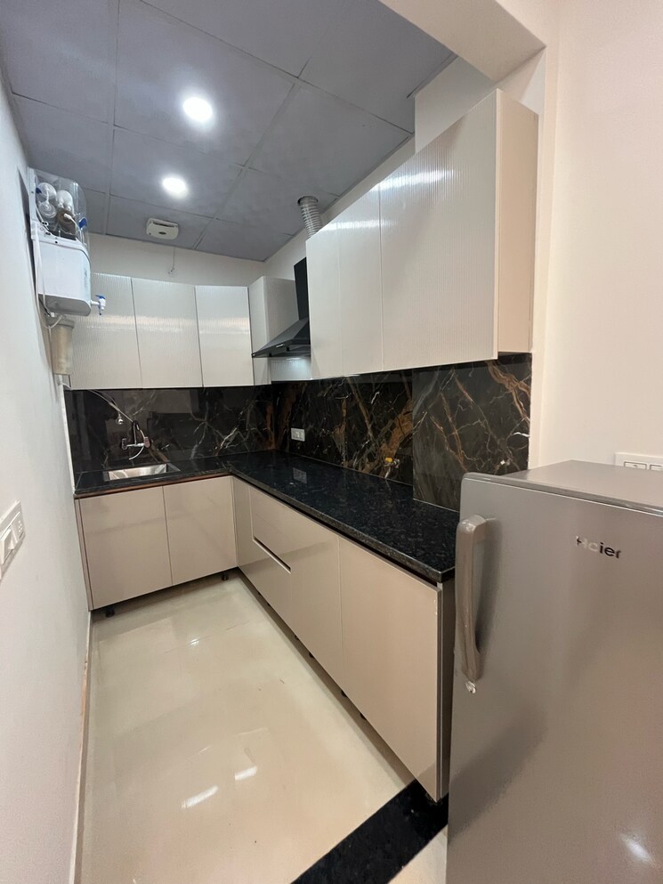 Kitchen, sushant-vyapaar-kendra 1 Bedroom 978 Sq.Ft. Builder Floor In Dlf Phase iv Gurgaon 9587512