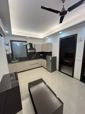 Living Room in 1 BHK Builder Floor at Ansal Sushant Lok I, Sector 43 – for Rent