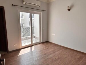 Room in 3 BHK Apartment at Central Park Flower Valley Aqua Front Towers, Sohna Sector 33 – for Rent