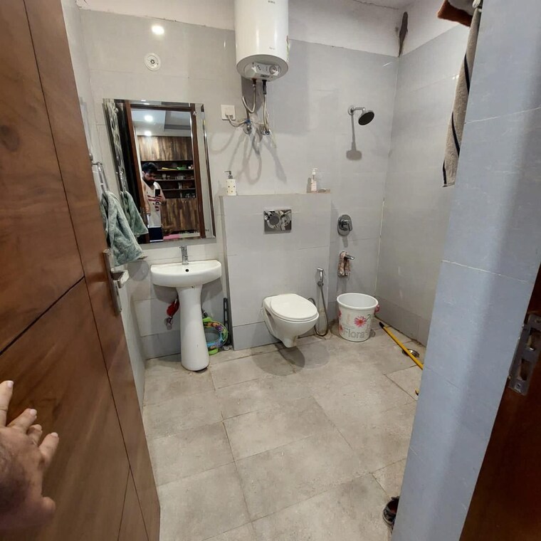 Bathroom, sector 30 4 Bedroom 500 Sq.Yd. Builder Floor In Sector 30 Gurgaon 9587603