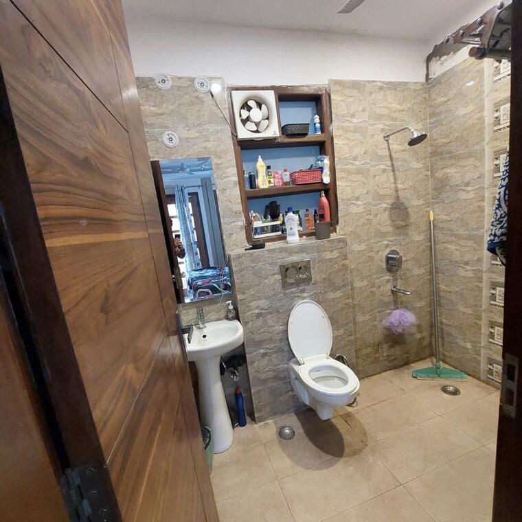 Attached Bathroom, sector 30 4 Bedroom 500 Sq.Yd. Builder Floor In Sector 30 Gurgaon 9587603