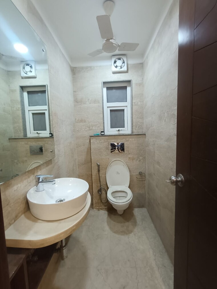 Bathroom, anant-raj-hauz-khas-apartment 3 Bedroom 250 Sq.Yd. Builder Floor In Hauz Khas Delhi 9587667