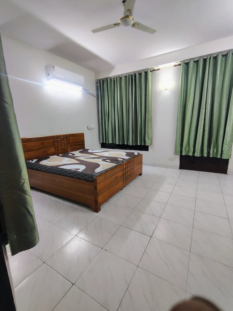 Bedroom, sector 23 3 Bedroom 2200 Sq.Ft. Builder Floor In Sector 23 Gurgaon 9587684