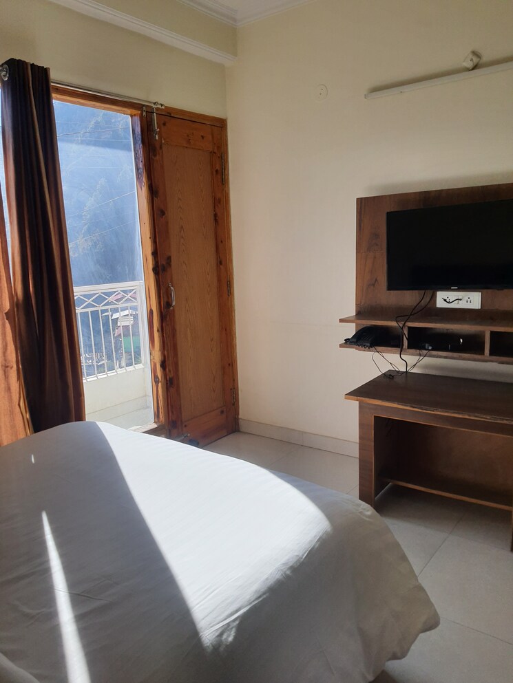 Master Bedroom, malyana 6+ Bedroom 5000 Sq.Ft. Independent House In Malyana Shimla 9587707