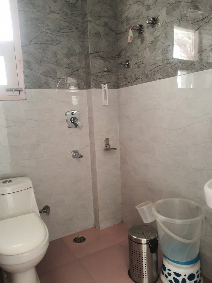 Bathroom, malyana 6+ Bedroom 5000 Sq.Ft. Independent House In Malyana Shimla 9587707