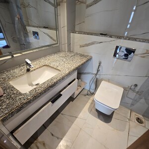 Master Bedroom in 2 BHK Apartment at Wadhwa Pristine, Matunga West – for Rent