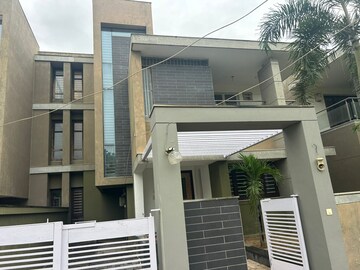 4 BHK Villa For Rent in Shilaj