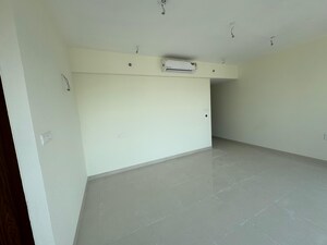 Room in 2 BHK Apartment at Dynamix Divum, Malad East – for Rent