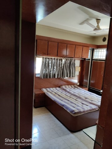 Bedroom in 2 BHK Apartment at Santacruz West – for Rent