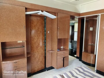 Bedroom in 2 BHK Apartment at Santacruz West – for Rent