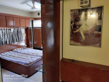 Living Room in 2 BHK Apartment at Santacruz West – for Rent
