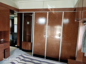 Room in 2 BHK Apartment at Santacruz West – for Rent