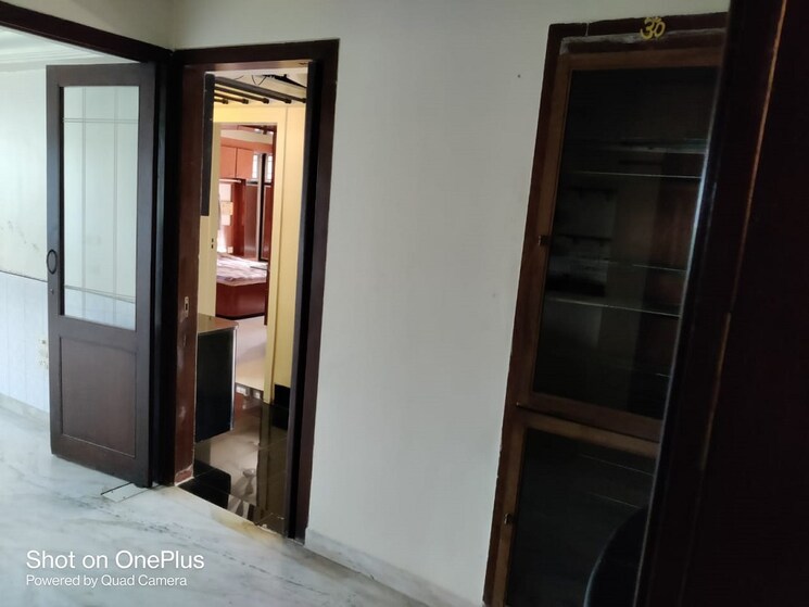 Room, santacruz west 2 Bedroom 700 Sq.Ft. Apartment In Santacruz West Mumbai 9587871
