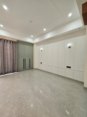 Room in 4 BHK Builder Floor at Ansal Api Versalia 2, Sector 67a – for Sale