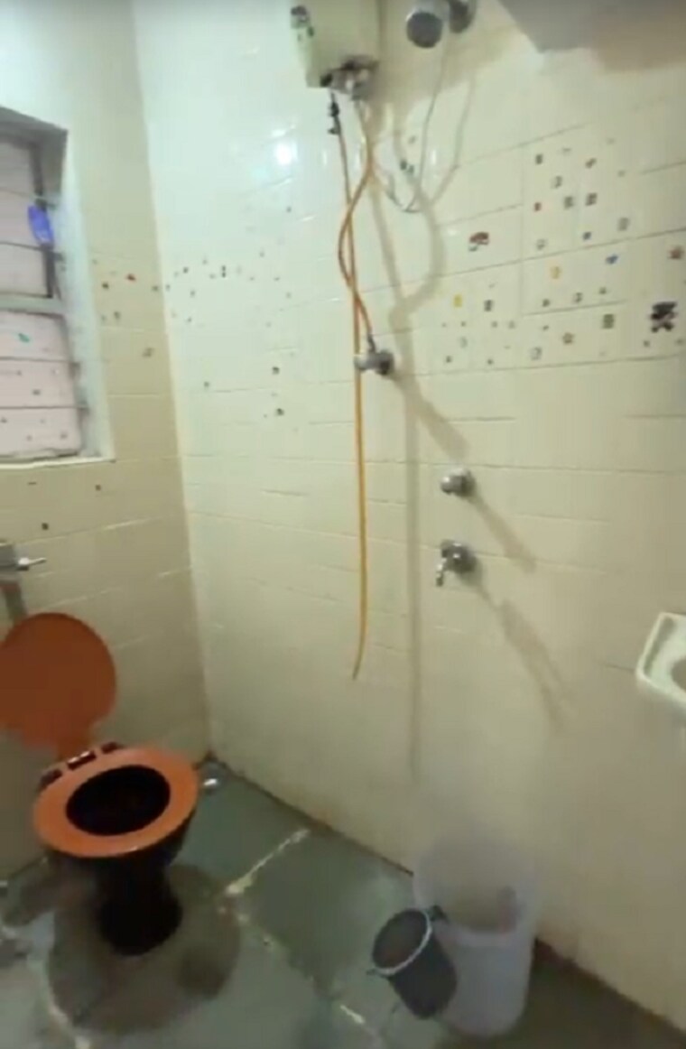 Bathroom, koregaon park 1 Bedroom 480 Sq.Ft. Apartment In Koregaon Park Pune 9587718