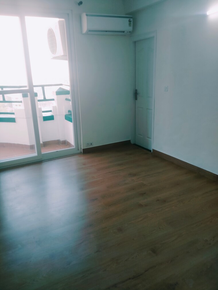 Room, unitech-palms 3 Bedroom 2112 Sq.Ft. Apartment In South City 1 Gurgaon 9587990