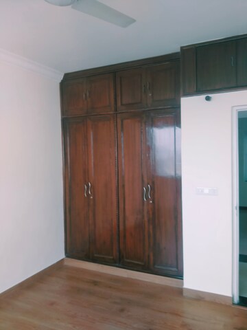 Furnished Amenities in 3 BHK Apartment at Unitech Palms, South City 1 – for Rent