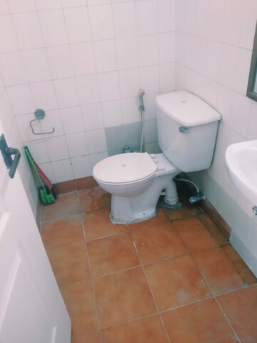 Bathroom in 3 BHK Apartment at Unitech Palms, South City 1 – for Rent