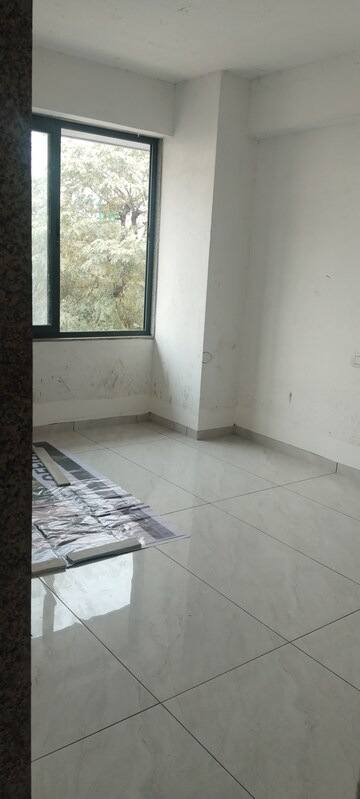 Room in 3 BHK Apartment at Vastrapur – for Sale