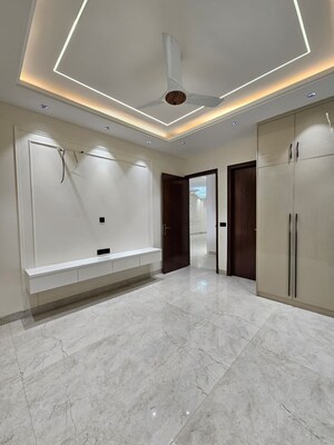 Room in 4 BHK Builder Floor at Ansal API Versalia, Sector 67a – for Sale