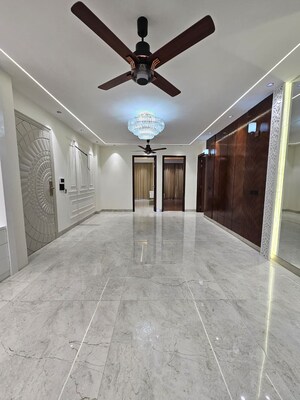 Room in 4 BHK Builder Floor at Ansal API Versalia, Sector 67a – for Sale