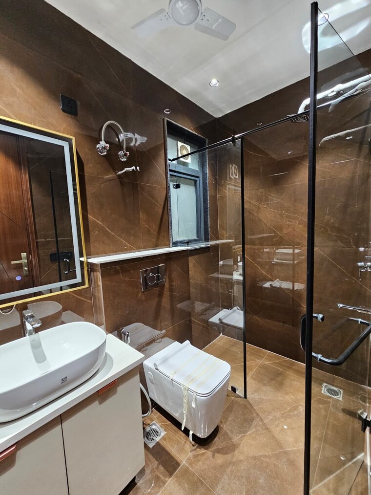 Attached Bathroom, ansal-api-versalia 4 Bedroom 4500 Sq.Ft. Builder Floor In Sector 67a Gurgaon 9588065