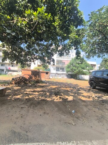   Plot at Dlf Phase iv – for Sale