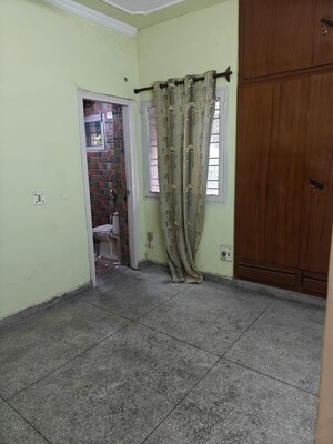 Room in 2 BHK Builder Floor at Patparganj – for Rent