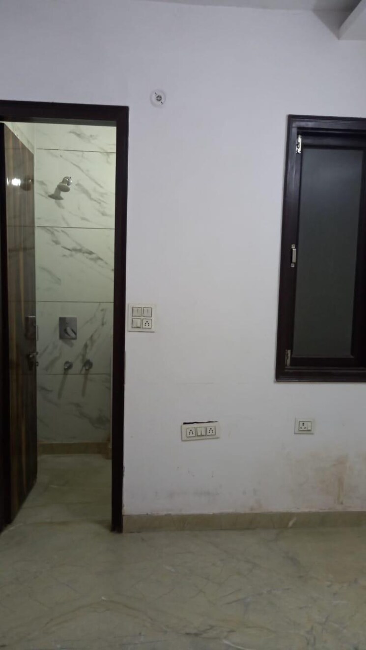 Room, rohini sector 8 2 Bedroom 650 Sq.Ft. Builder Floor In Rohini Sector 8 Delhi 9588193