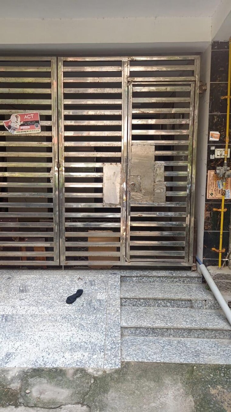 Exterior View, rohini sector 8 2 Bedroom 650 Sq.Ft. Builder Floor In Rohini Sector 8 Delhi 9588193