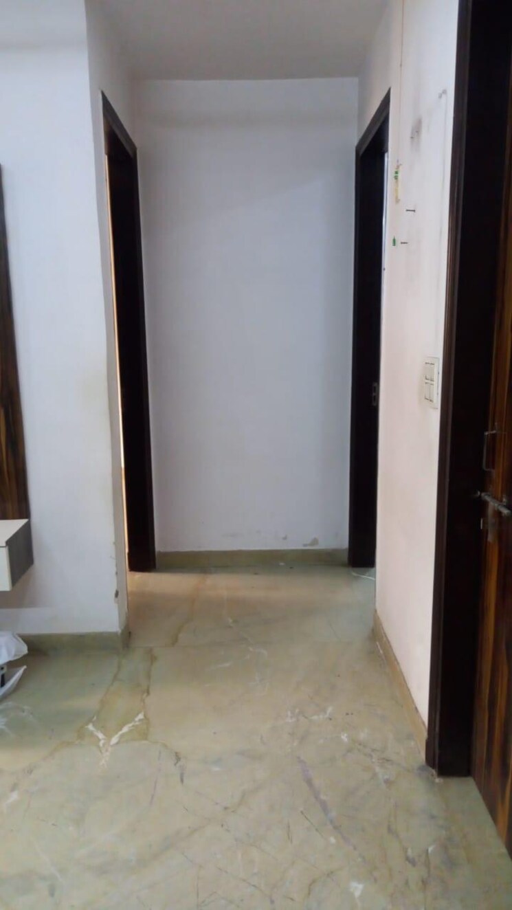 Room, rohini sector 8 2 Bedroom 650 Sq.Ft. Builder Floor In Rohini Sector 8 Delhi 9588193