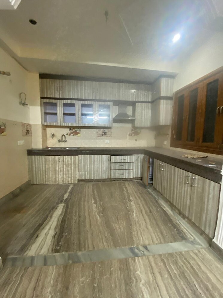 Kitchen, vasant kunj 3 Bedroom 250 Sq.Yd. Builder Floor In Vasant Kunj Delhi 9588222