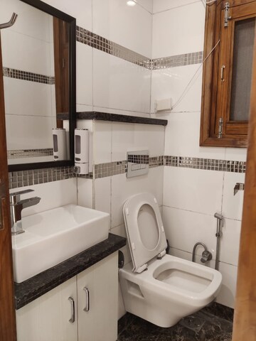 Bathroom in 4 BHK Apartment at South City 1 – for Rent