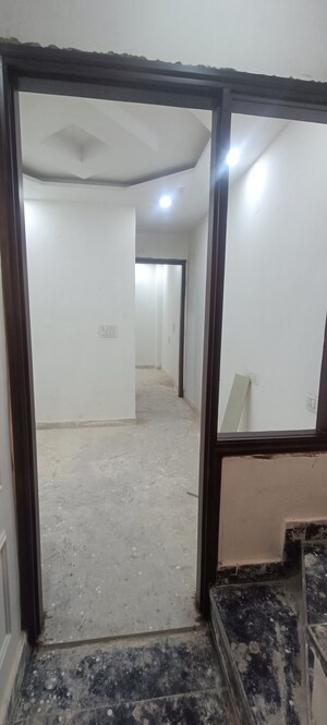 Room in 1 BHK Builder Floor at Rohini Sector 7 – for Rent