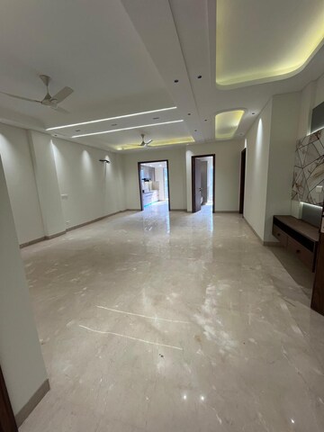 Room in 3 BHK Apartment at Madhur Apartment, Paschim Vihar – for Rent