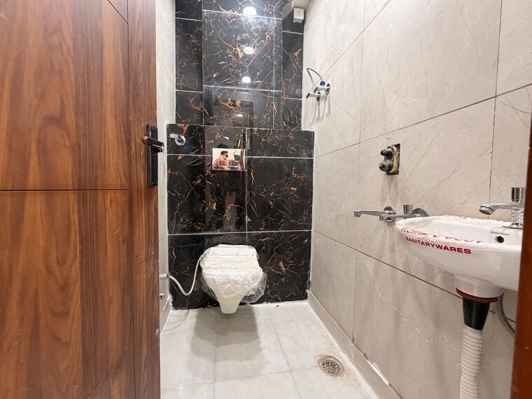 Bathroom, sa-homes-i 2.5 Bedroom 453 Sq.Ft. Builder Floor In Uttam Nagar Delhi 9588413