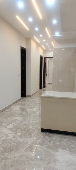 Room in 4 BHK Builder Floor at Janakpuri – for Sale