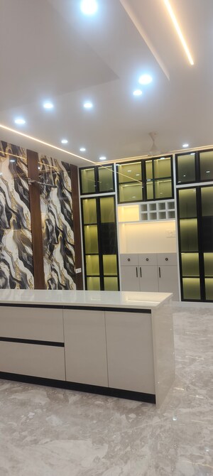 Building Lobby in 4 BHK Builder Floor at Janakpuri – for Sale