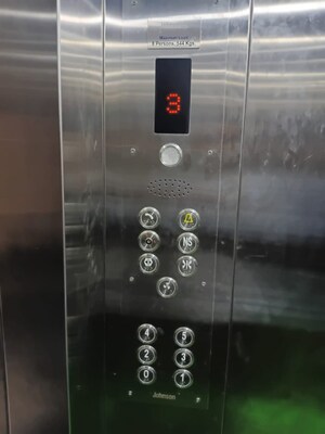 Lift in 3 BHK Apartment at Benz Circle – for Sale