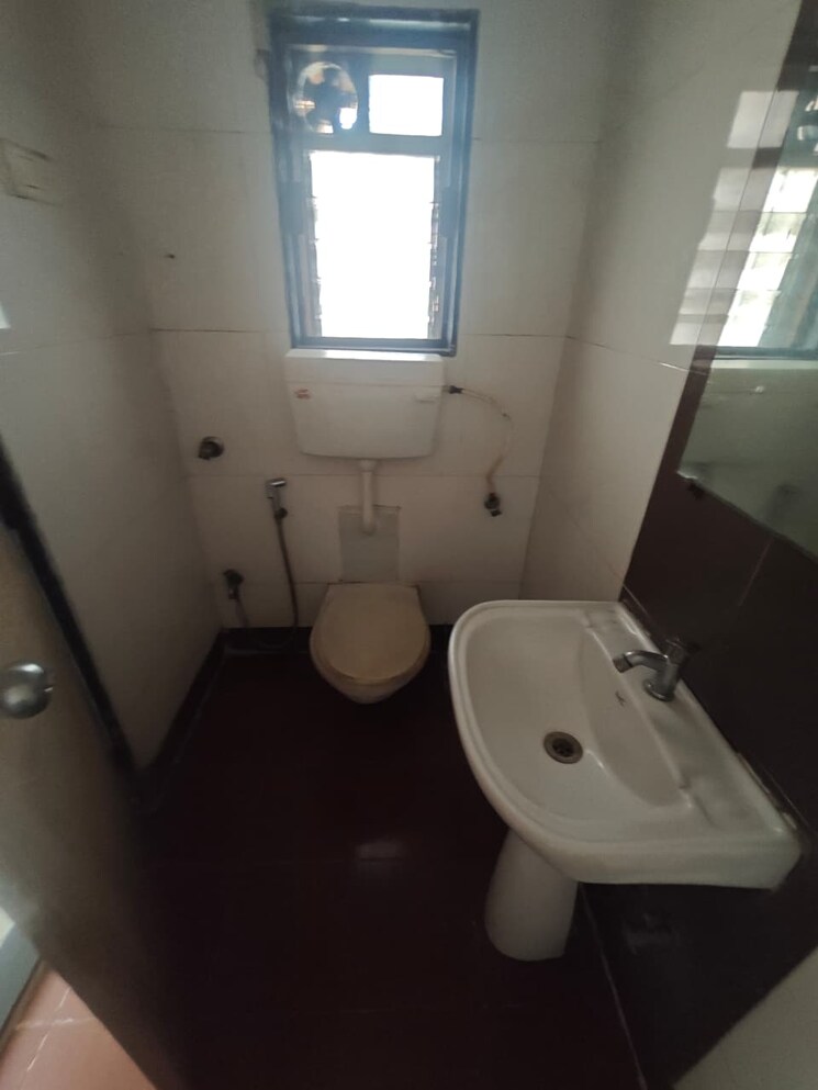 Bathroom, haware-tiara 3 Bedroom 1500 Sq.Ft. Apartment In Kharghar Navi Mumbai 9588467