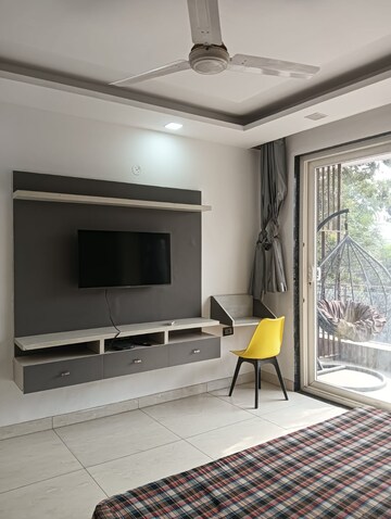 Living Room in 1 BHK Builder Floor at DLF Atria, Dlf Phase ii – for Rent